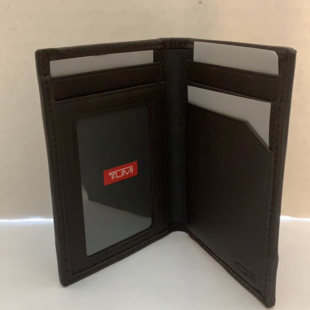 NWOT Tumi FXF SLG card case in charcoal and brown